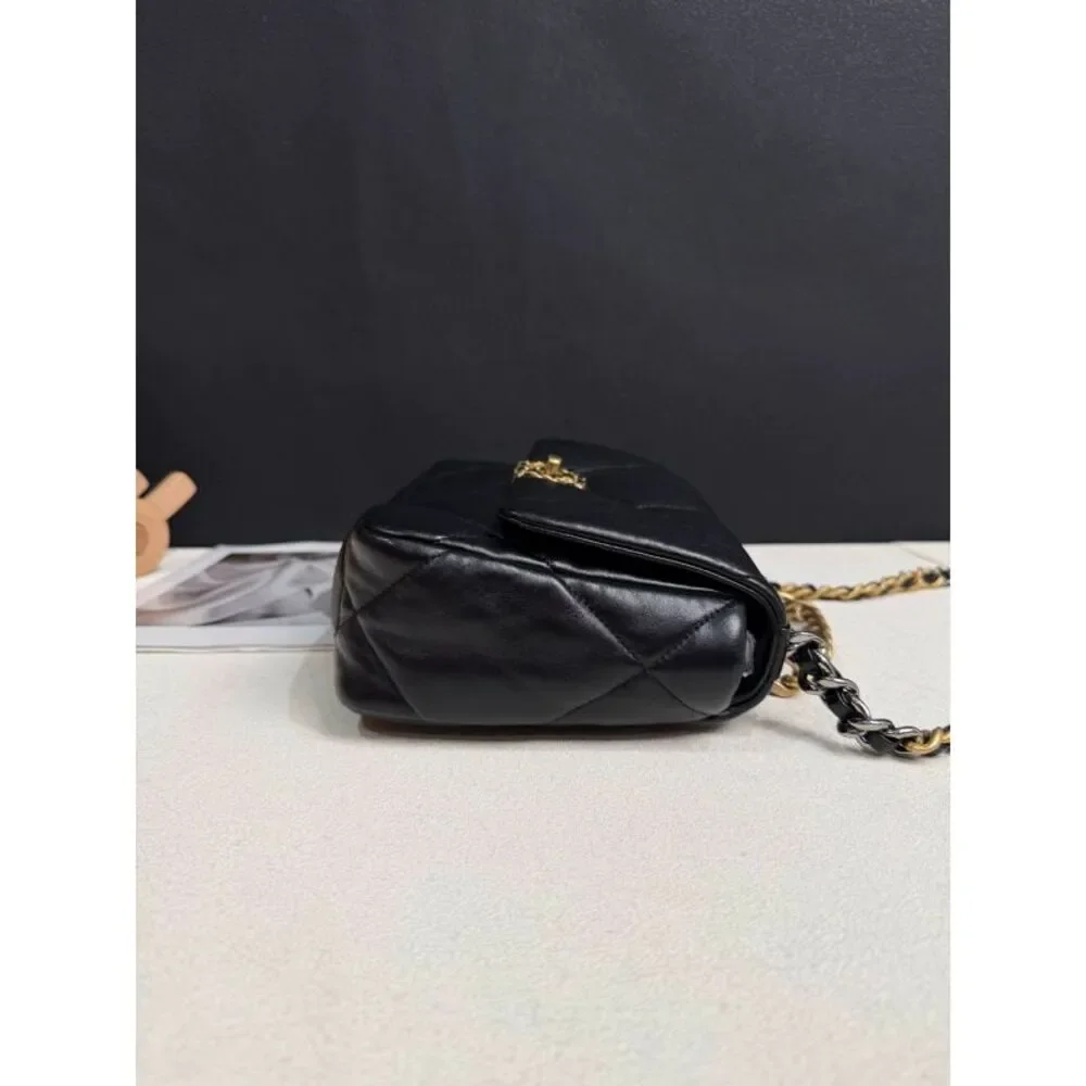 CHANEL brand color